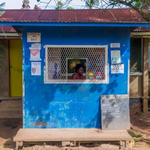 Shop owner, Gizo