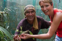 Francois bij zijn vanille planten