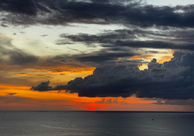 Paresa dramatic sunset